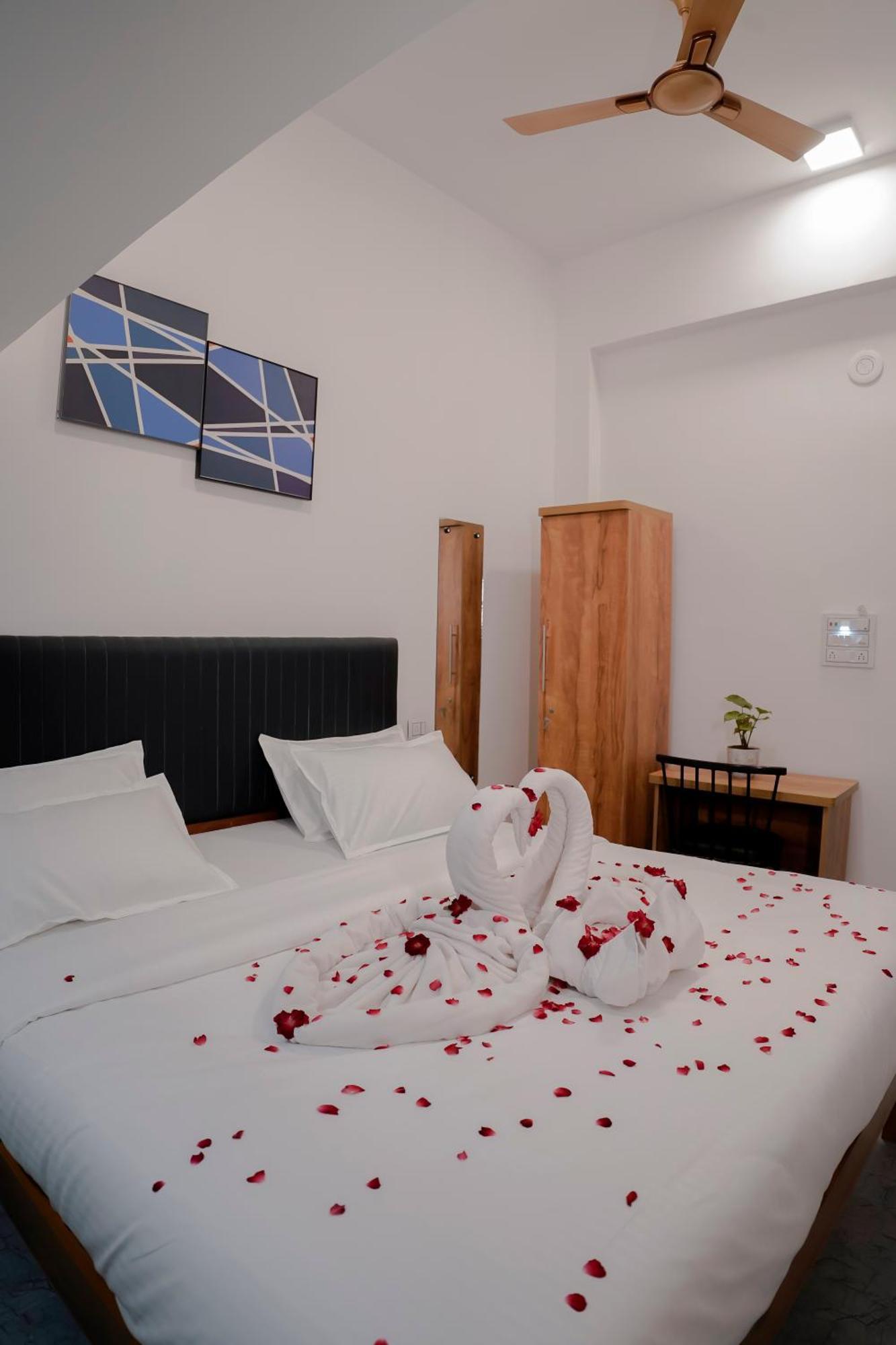 Hotel Royal Accord Σουράτ Εξωτερικό φωτογραφία