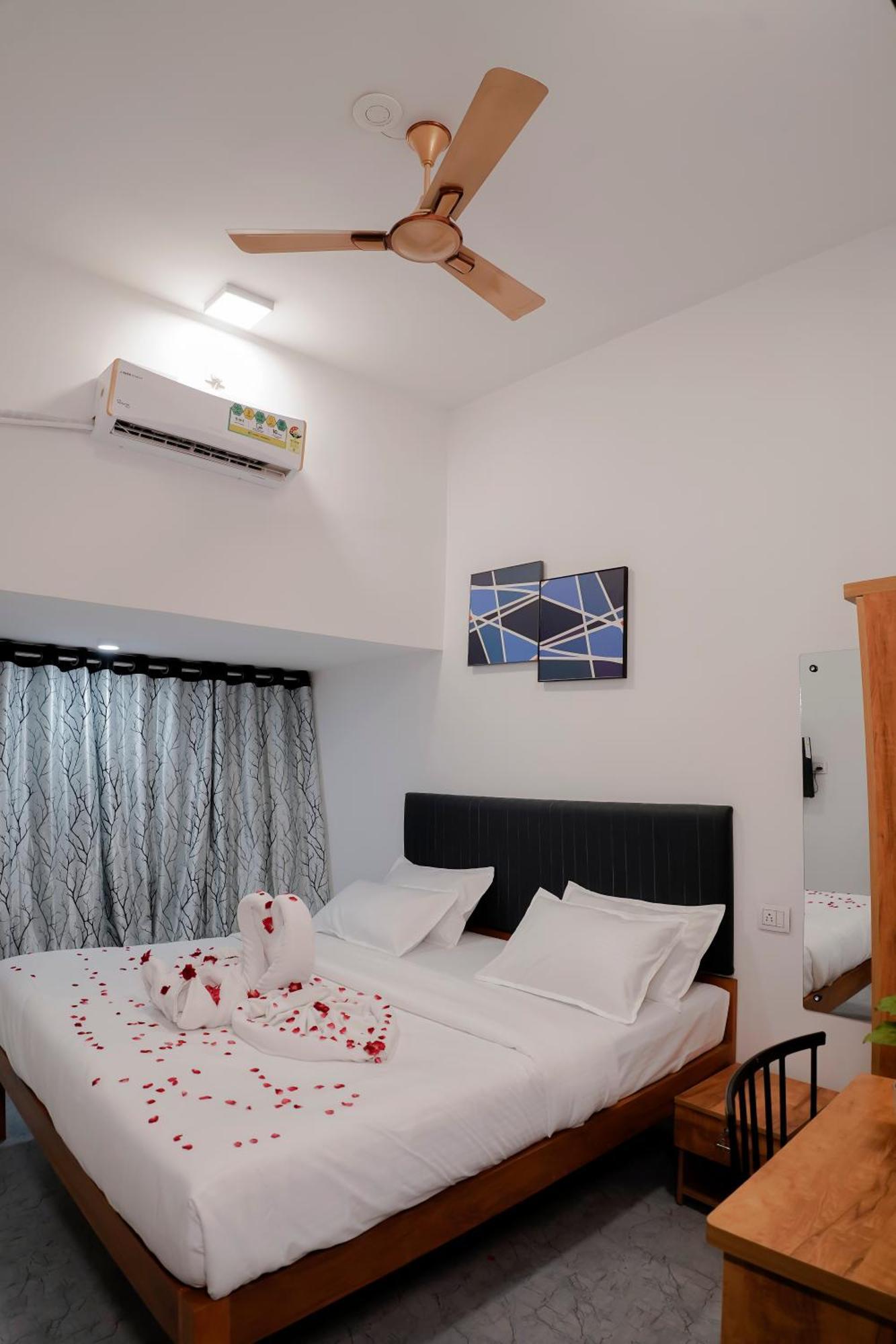 Hotel Royal Accord Σουράτ Εξωτερικό φωτογραφία