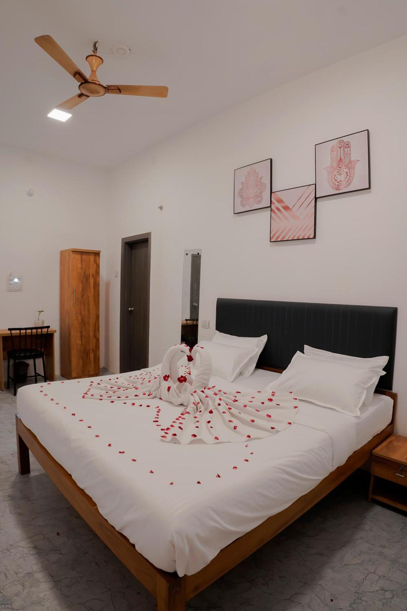 Hotel Royal Accord Σουράτ Εξωτερικό φωτογραφία